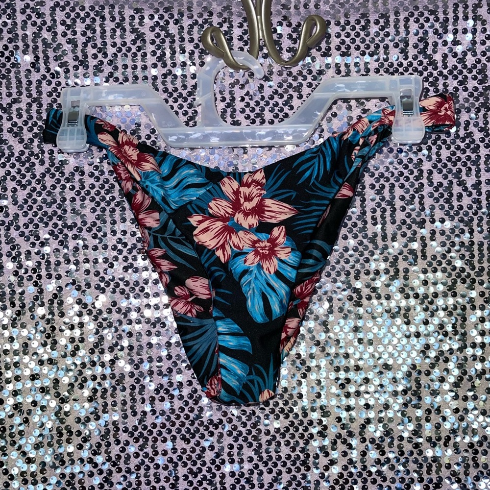 Flower Bikini 🌸 - Picture 7 of 7